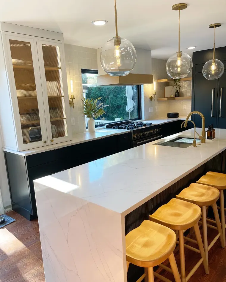 Custom kitchen cabinetry by Heard Woodworking — project 10