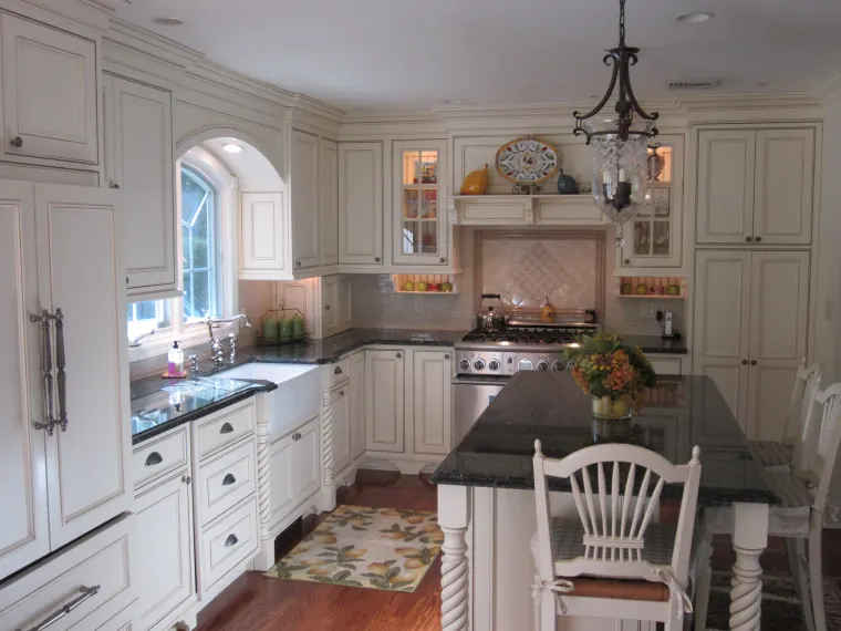 Custom kitchen cabinetry by Heard Woodworking — project 35