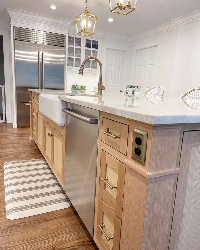 Custom kitchen cabinetry by Heard Woodworking — project 37