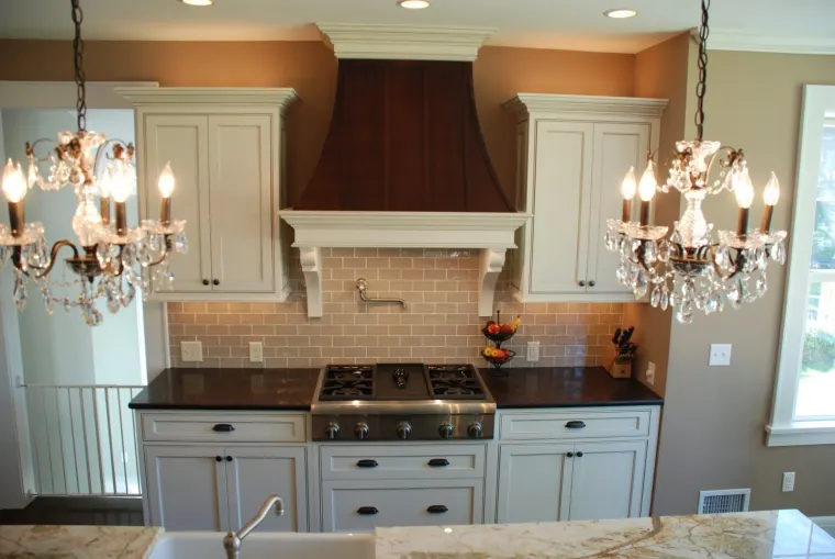 Custom kitchen cabinetry by Heard Woodworking — project 38