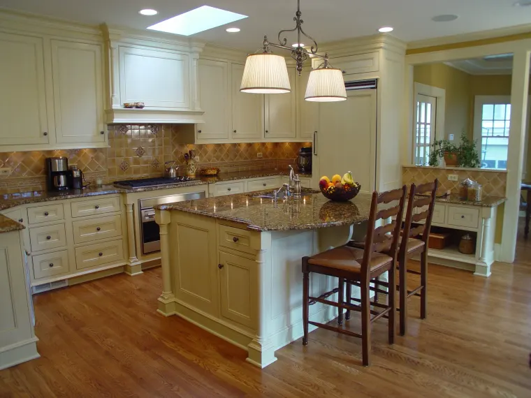 Custom kitchen cabinetry by Heard Woodworking — project 39