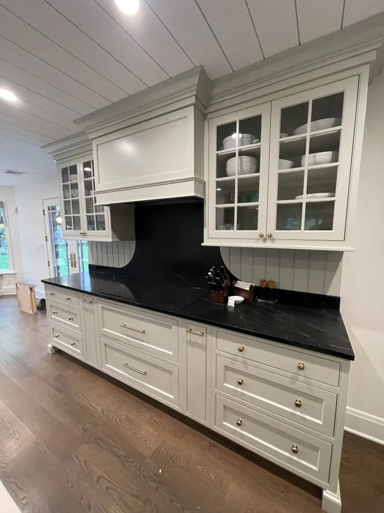 Custom kitchen cabinetry by Heard Woodworking — project 41