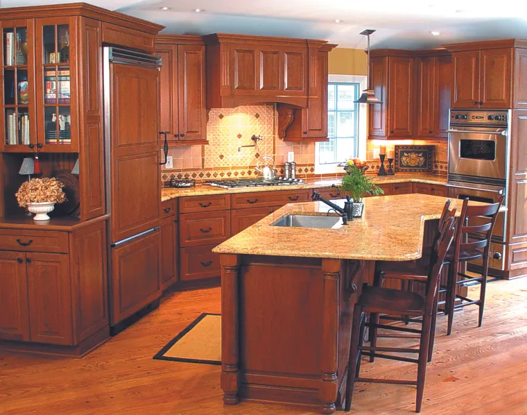 Custom kitchen cabinetry by Heard Woodworking — project 50