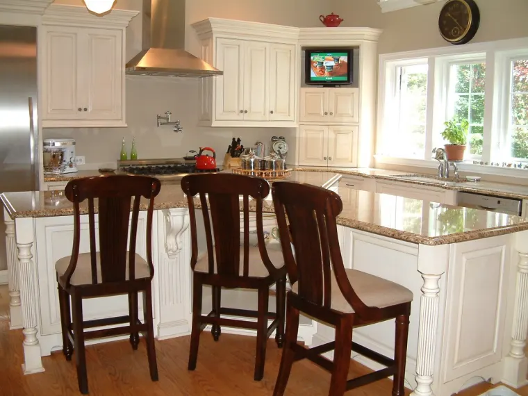 Custom kitchen cabinetry by Heard Woodworking — project 51