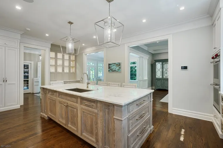 Custom kitchen cabinetry by Heard Woodworking — project 54