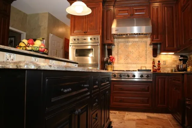 Custom kitchen cabinetry by Heard Woodworking — project 62