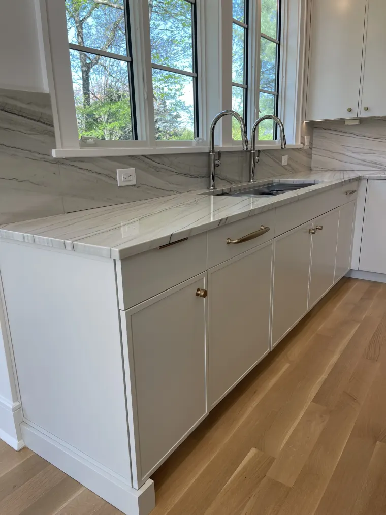 Custom kitchen cabinetry by Heard Woodworking — project 79
