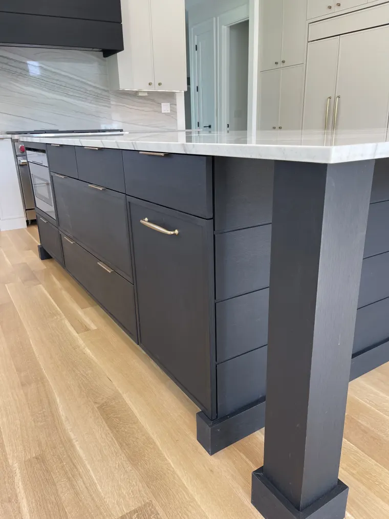 Custom kitchen cabinetry by Heard Woodworking — project 80