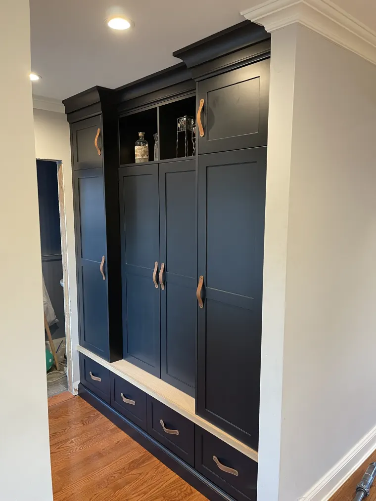Custom mudroom cabinetry by Heard Woodworking — project 16
