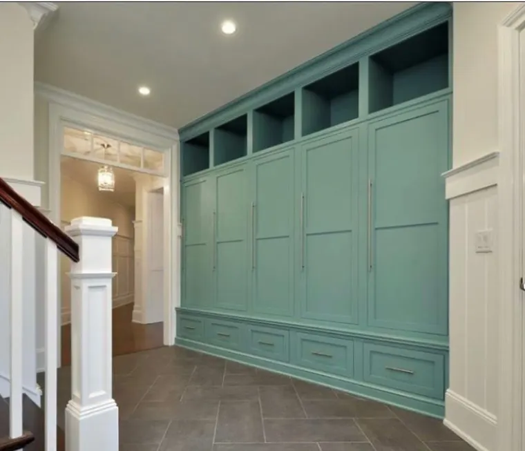 Custom mudroom cabinetry by Heard Woodworking — project 22